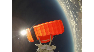 Illustration for article titled Space Tourism Company Shatters High-Altitude Parafoil Flight Record